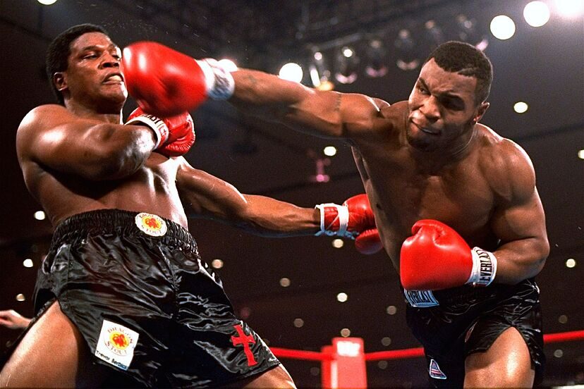 Mike Tyson kovoja su priešininku