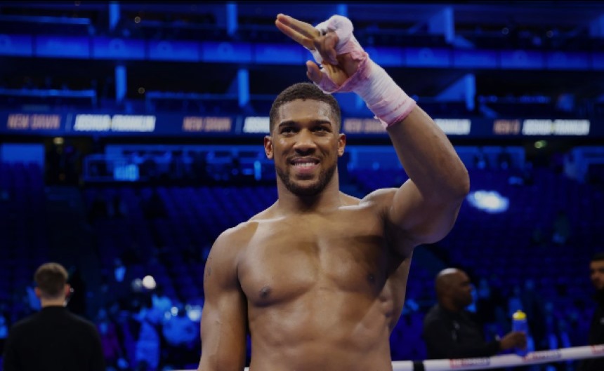 Anthony Joshua triumfuoja po kovos 