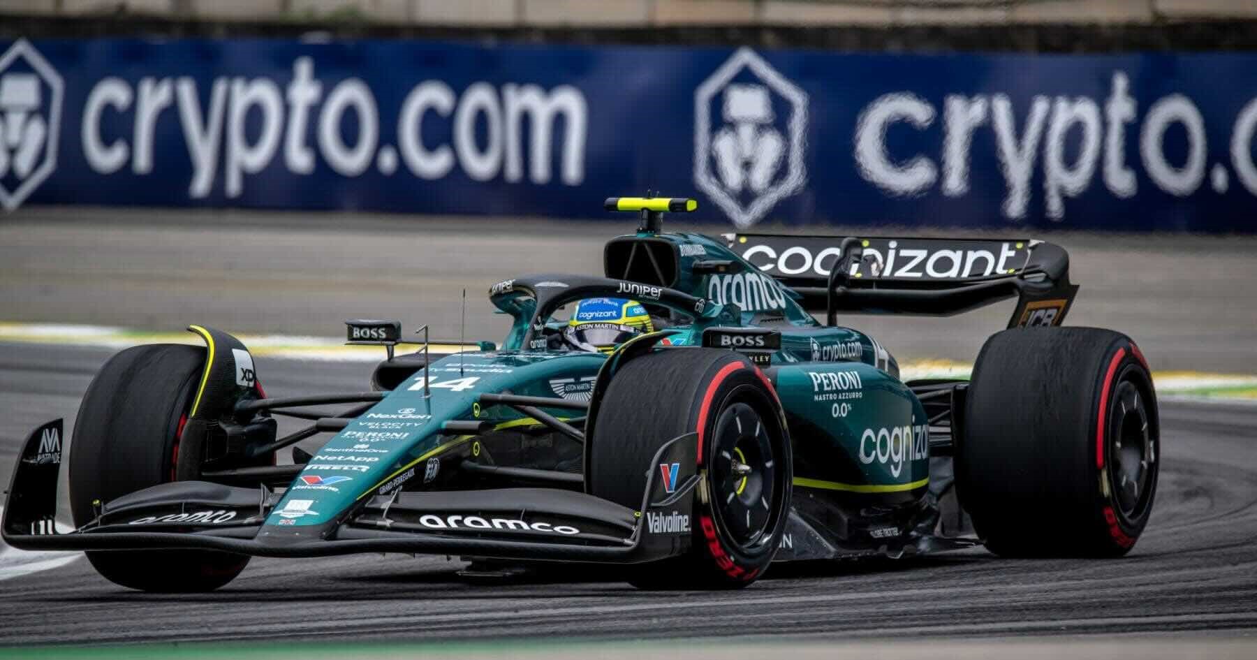 Aston Martin Aramco Mercedes bolidas trasoje 