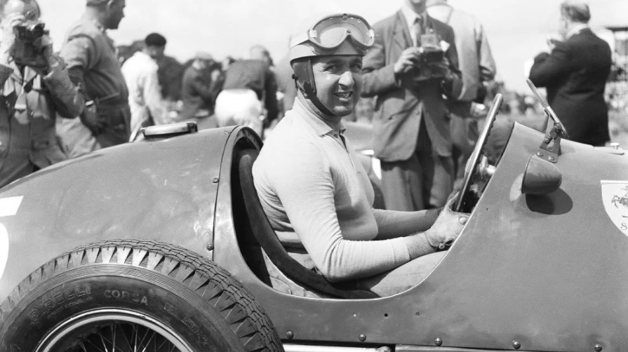 Alberto Ascari pirmame Formulės 1 bolide 