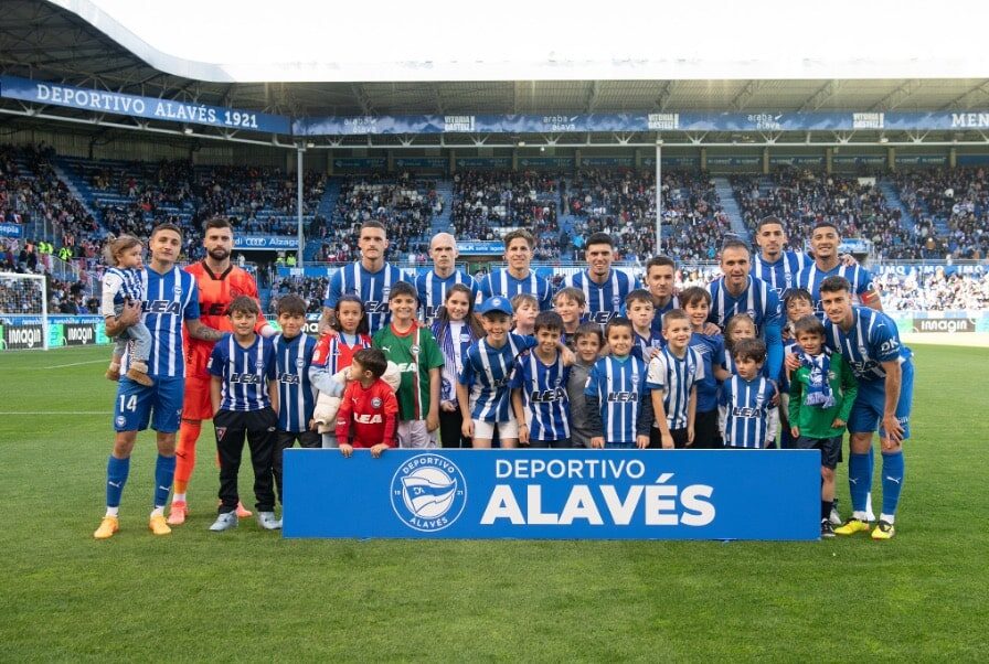 Visa Alaves komanda aikštelėje