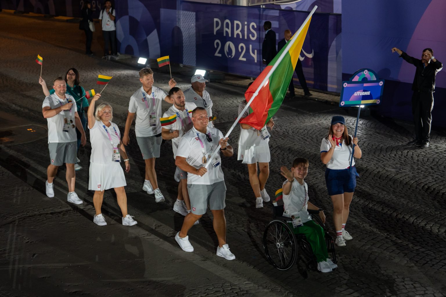 Lietuvos paraolimpiečių delegacija žaidynių atidaryme 