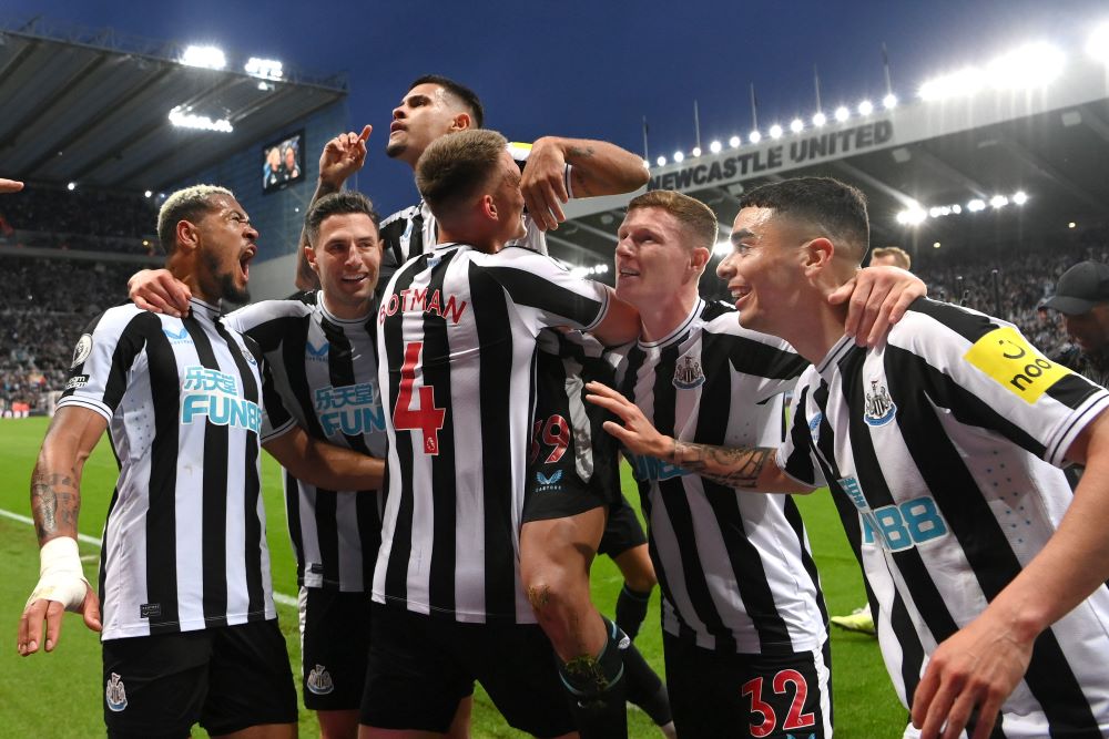 Newcastle komanda triumfuojanti po įvarčio 