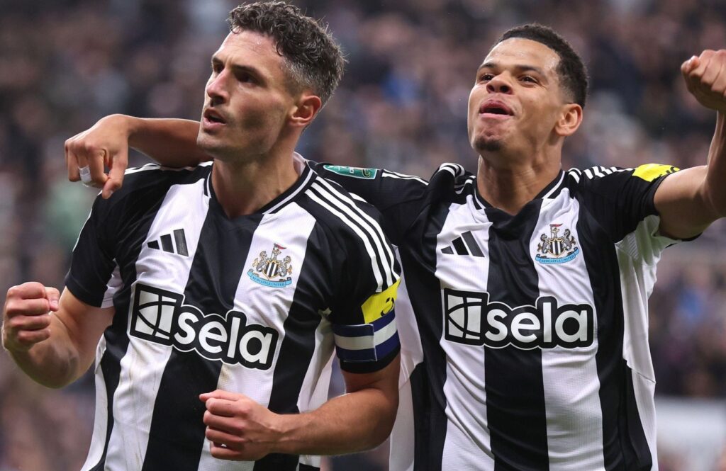 Newcastle žaidėjai triumfuoja po įvarčio