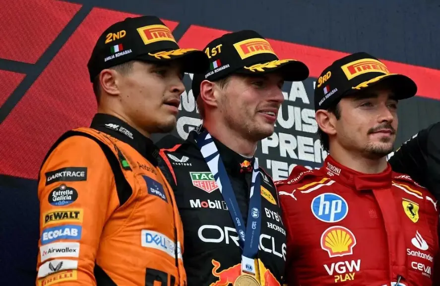 Norris, Verstappen ir Leclerc stovi and payklos